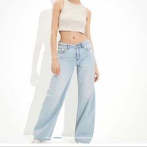 American Eagle Size 2 regular low rise wide leg Jean. 90s vibe. Ice blue color.